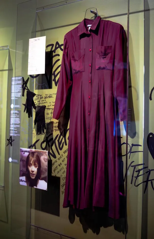 Suzanne Vega 'Luka' dress